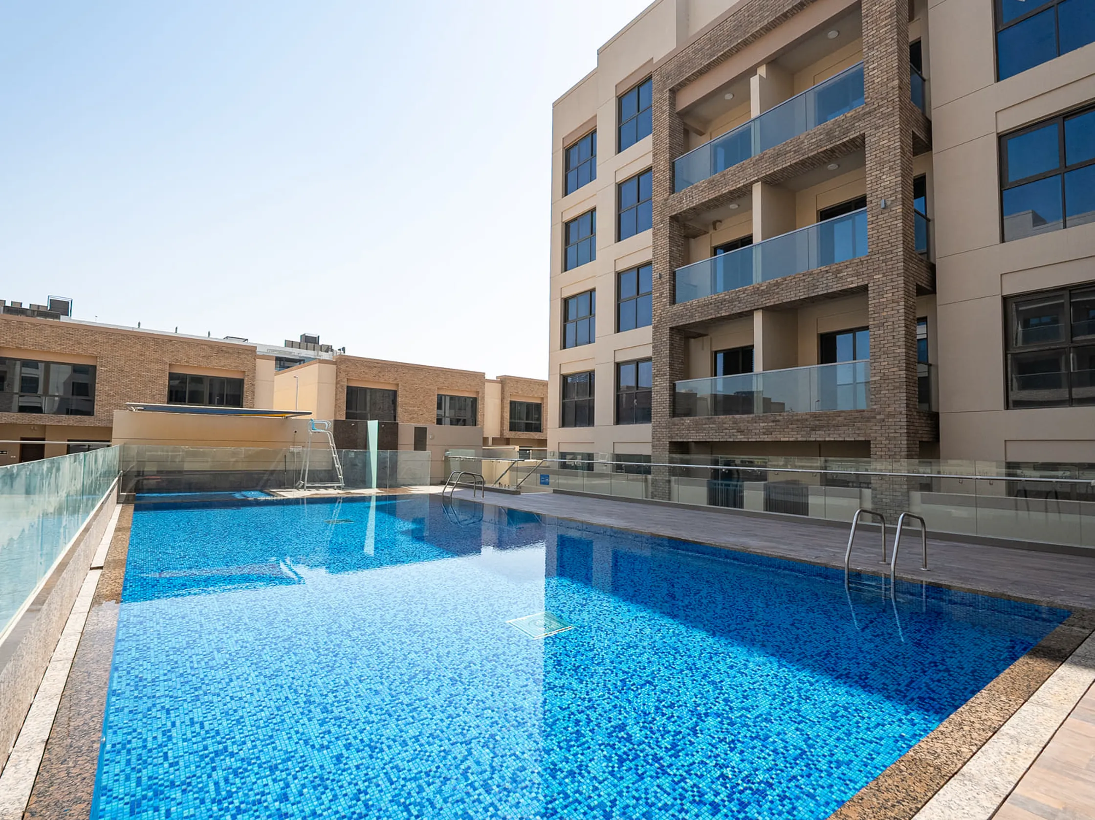 Vivere a JVC: Eleganz di Danube 1BR, Consegna 2024