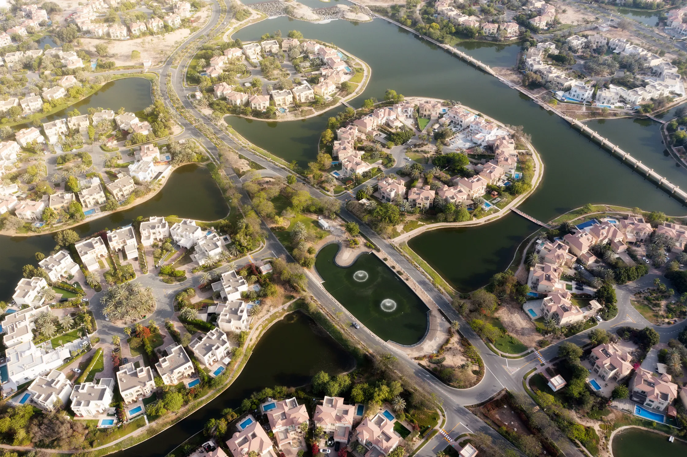 Jumeirah Islands: Premier Island Living and Waterways