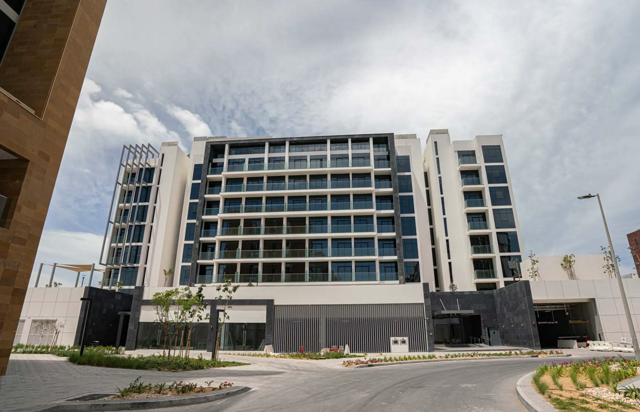 Riviera 33 a MBR: Studio di Azizi, Consegna 2022