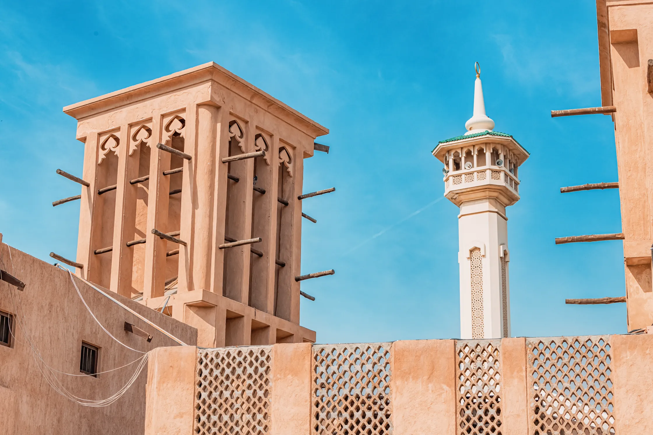 Understanding Dubai: Key Social Customs and Etiquette
